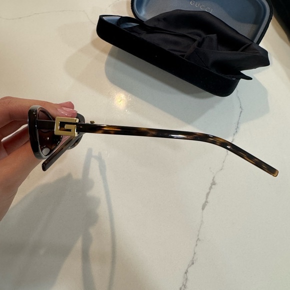Gucci Tortoiseshell Cat-Eye Sunglasses GUCCI GG1680S
GG1680S-004 - Picture 3 of 8